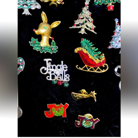 Group Of 45 Beautiful Vintage Christmas Brooches Jewelry - Picture 6 of 9